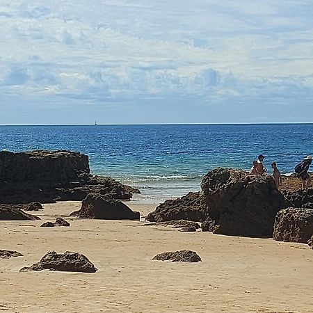 Apartamento em frente à praia com piscina e ténis Portimão Esterno foto