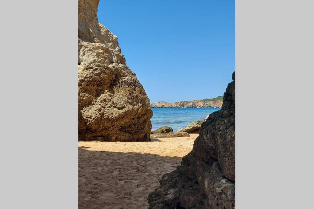 Apartamento em frente à praia com piscina e ténis Portimão Esterno foto