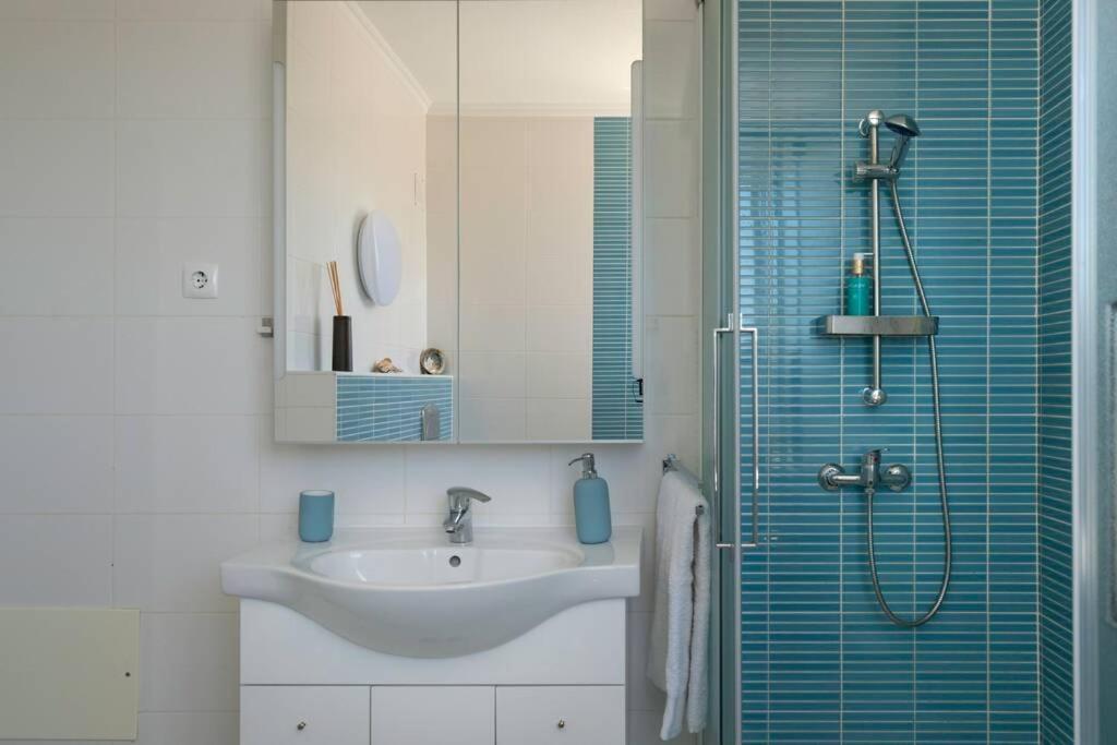 Apartamento em frente à praia com piscina e ténis Portimão Esterno foto
