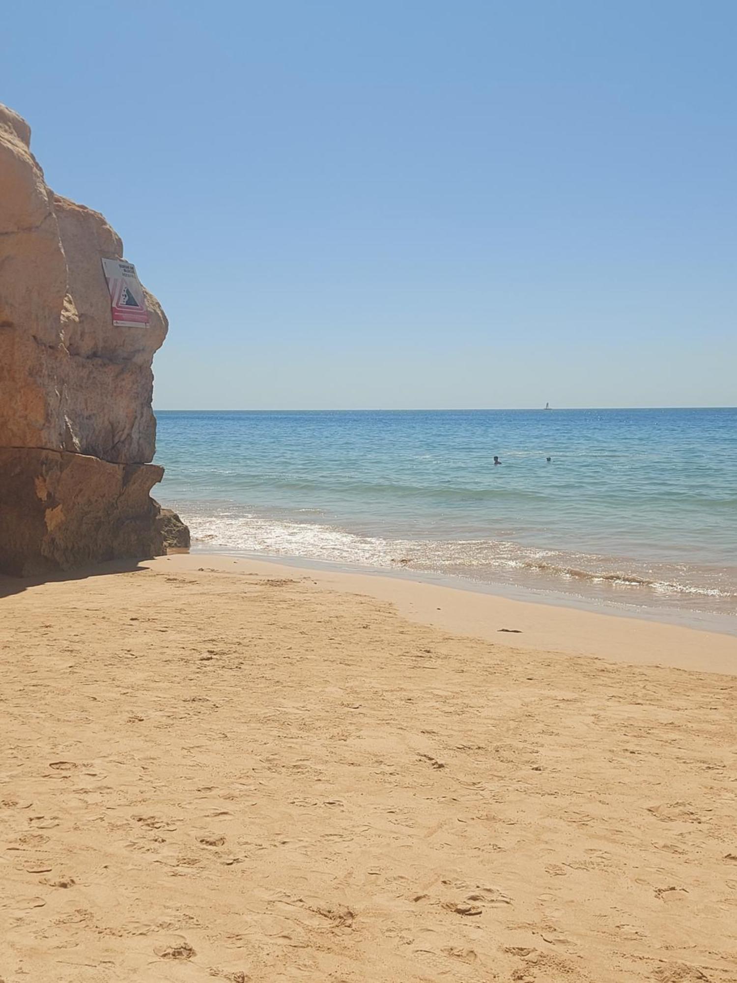 Apartamento em frente à praia com piscina e ténis Portimão Esterno foto