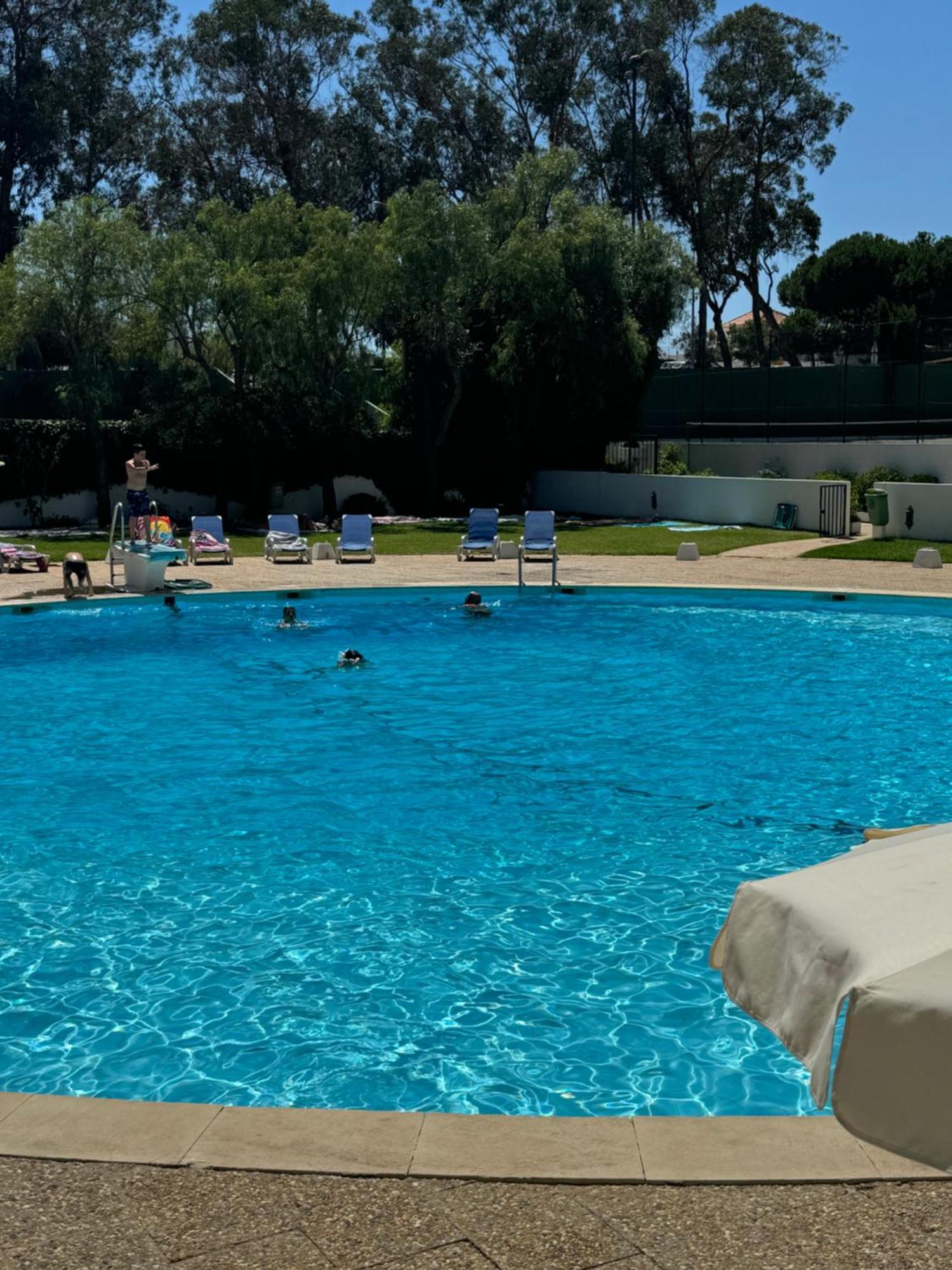 Apartamento em frente à praia com piscina e ténis Portimão Esterno foto